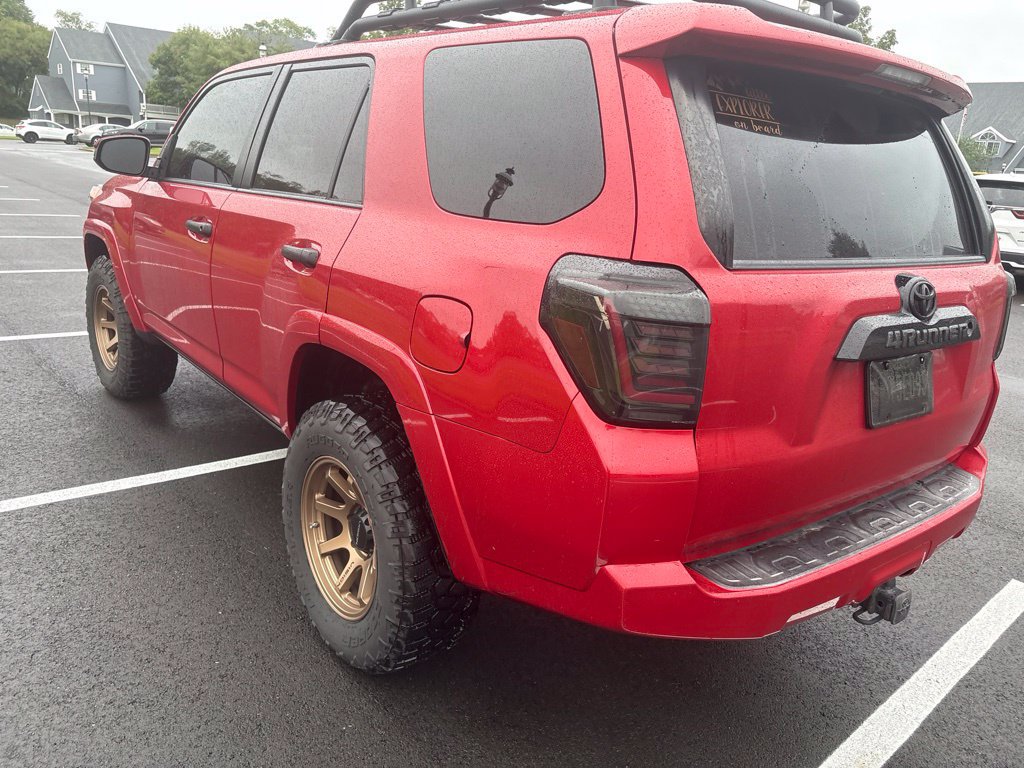 Used 2019 Toyota 4Runner SR5 w/ Four Season Floor Mat Package AWD/4WD image 9