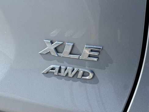 Used 2019 Toyota RAV4 XLE w/ Carpet Mat Package AWD/4WD image 26