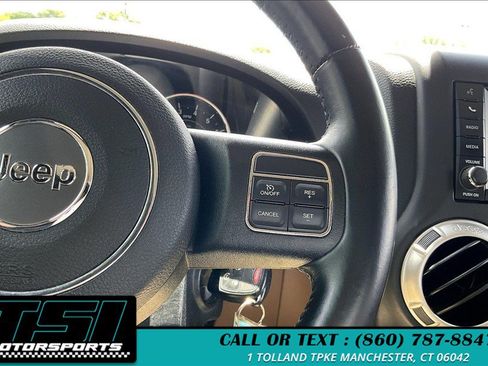 Used 2014 Jeep Wrangler Unlimited Sahara w/ Connectivity Group AWD/4WD image 18