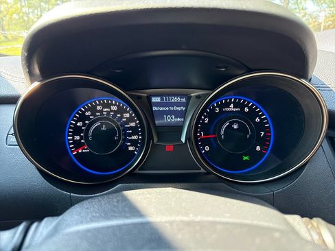 Used 2013 Hyundai Genesis 3.8 RWD image 16