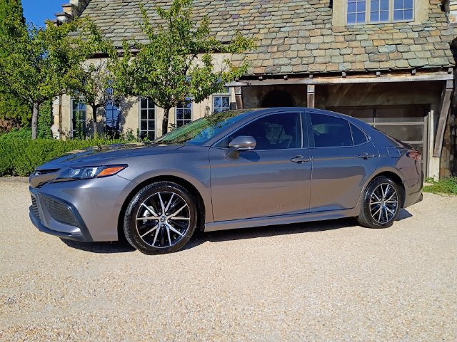 Used 2023 Toyota Camry SE w/ Convenience Package FWD image 5