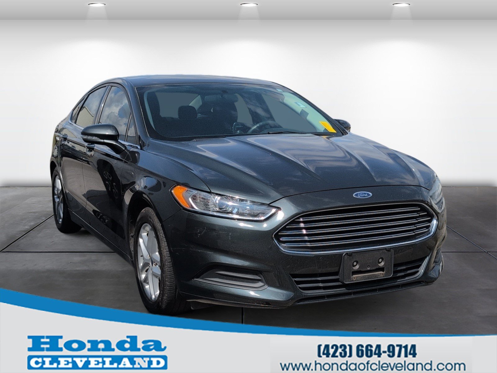 Used 2016 Ford Fusion SE FWD image 1