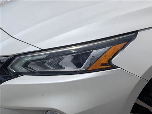 Used 2020 Nissan Altima 2.5 SR FWD image 9