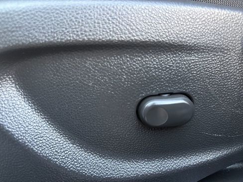 Used 2022 Chevrolet Trax LS w/ Tint and Cruise Package image 15