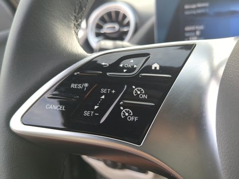 Certified 2025 Mercedes-Benz GLA 250 image 24