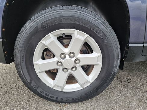 Used 2014 GMC Acadia SLE FWD image 17