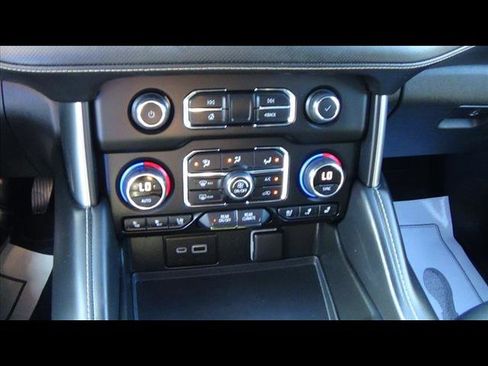 Used 2022 Chevrolet Suburban Premier image 26