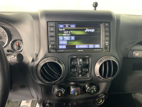 Used 2017 Jeep Wrangler Unlimited Sport AWD/4WD image 25