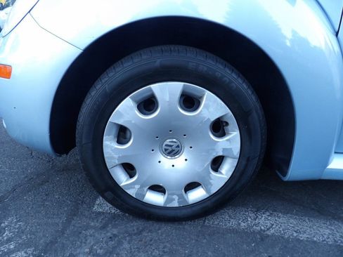 Used 2010 Volkswagen Beetle Coupe FWD image 13