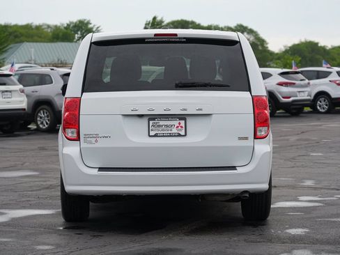 Used 2018 Dodge Grand Caravan SE w/ UConnect Hands-Free Group FWD image 4
