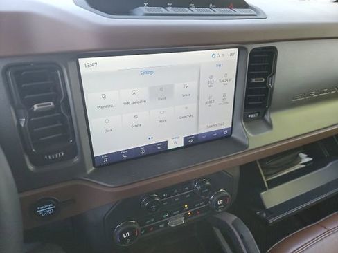 Used 2024 Ford Bronco Outer Banks AWD/4WD image 11