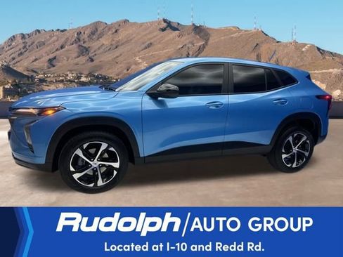 Used 2025 Chevrolet Trax RS image 2