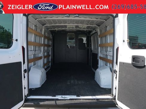 Used 2025 RAM ProMaster 2500 w/ U-Haul Equipment Group FWD image 10