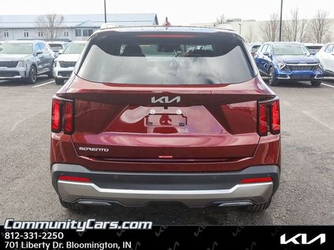 Used 2025 Kia Sorento S w/ Panoramic Sunroof Package image 4
