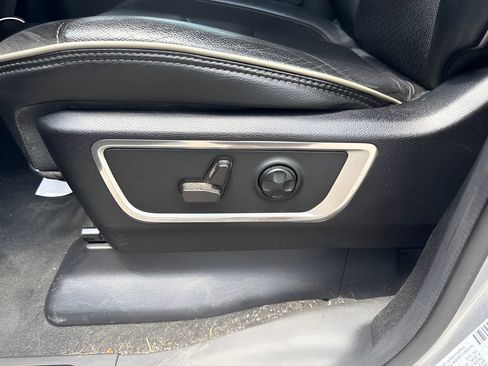 Used 2021 RAM 1500 Laramie AWD/4WD image 10
