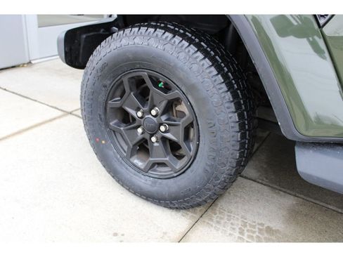 Certified 2021 Jeep Gladiator Willys image 12