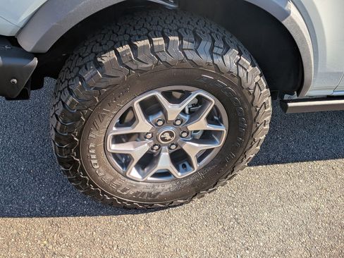 Used 2024 Ford Bronco Badlands image 10