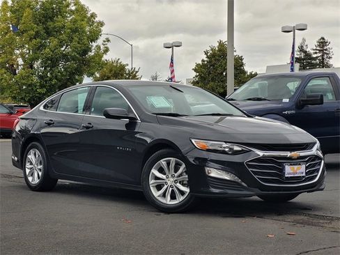 Used 2023 Chevrolet Malibu LT image 2