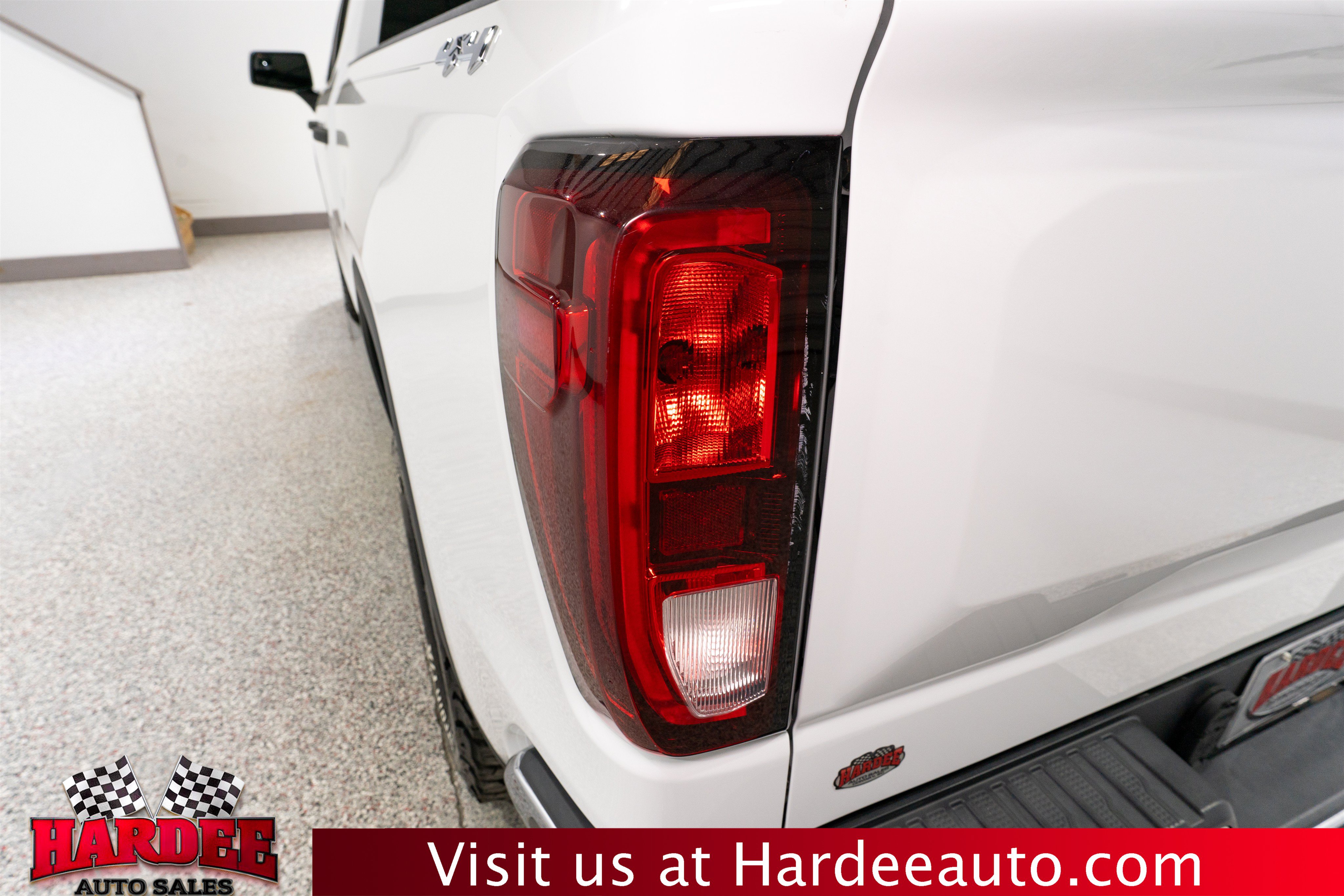 Used 2020 GMC Sierra 1500 4x4 Crew Cab w/ Sierra Value Package image 9