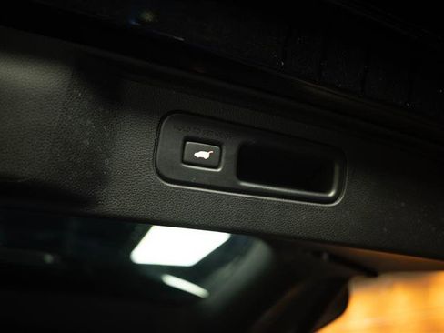 Used 2025 Honda Pilot Black Edition image 8