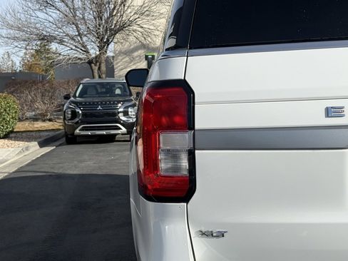 Used 2024 Ford Expedition Max XLT image 34