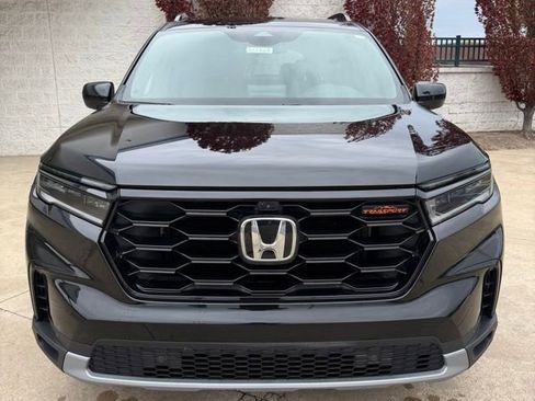 Certified 2025 Honda Pilot TrailSport image 8