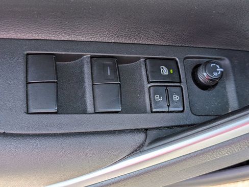 Used 2022 Toyota Corolla Cross LE FWD image 14