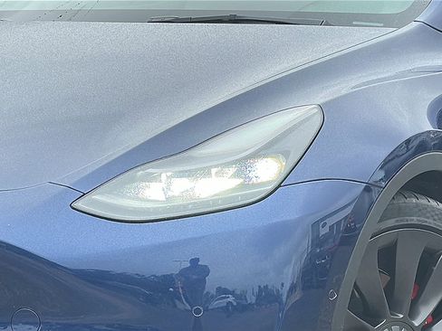 Used 2022 Tesla Model Y Performance image 4