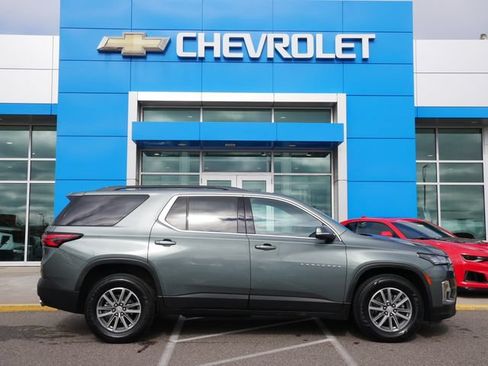 Used 2023 Chevrolet Traverse LT w/ Rear Camera Mirror Package AWD/4WD image 25