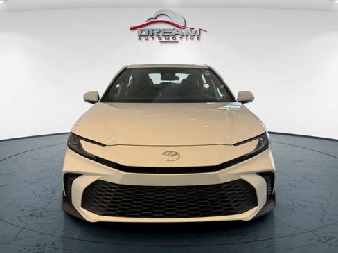 Used 2025 Toyota Camry SE FWD image 3