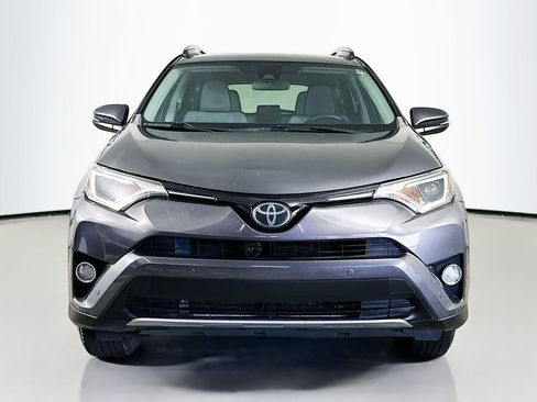 Used 2018 Toyota RAV4 XLE FWD image 2