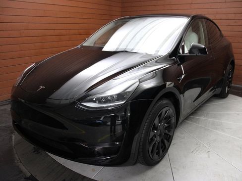 Used 2023 Tesla Model Y Long Range image 44