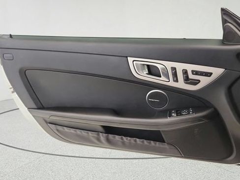 Used 2014 Mercedes-Benz SLK 250 image 21