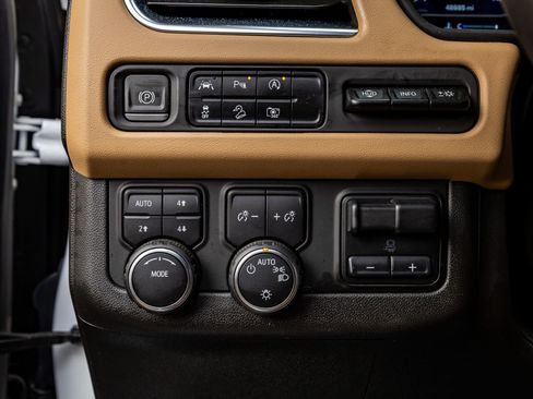 Used 2023 Chevrolet Suburban Premier w/ Premium Package image 22