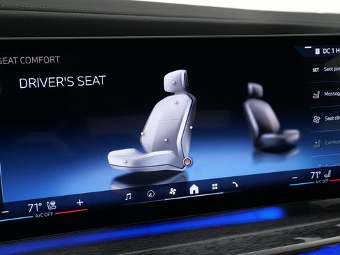 Used 2024 BMW i7 xDrive60 w/ Executive Package image 58