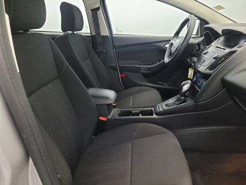 Used 2017 Ford Focus SE FWD image 21
