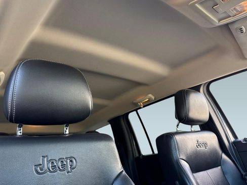 Used 2012 Jeep Liberty Limited Jet RWD image 24