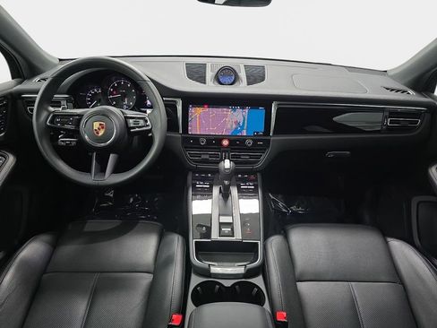 Certified 2025 Porsche Macan AWD/4WD image 12