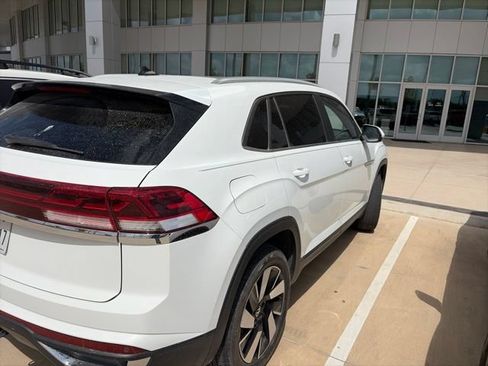 Used 2024 Volkswagen Atlas Cross Sport SE FWD image 5