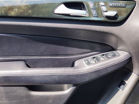 Used 2019 Mercedes-Benz GLE 400 4MATIC image 20