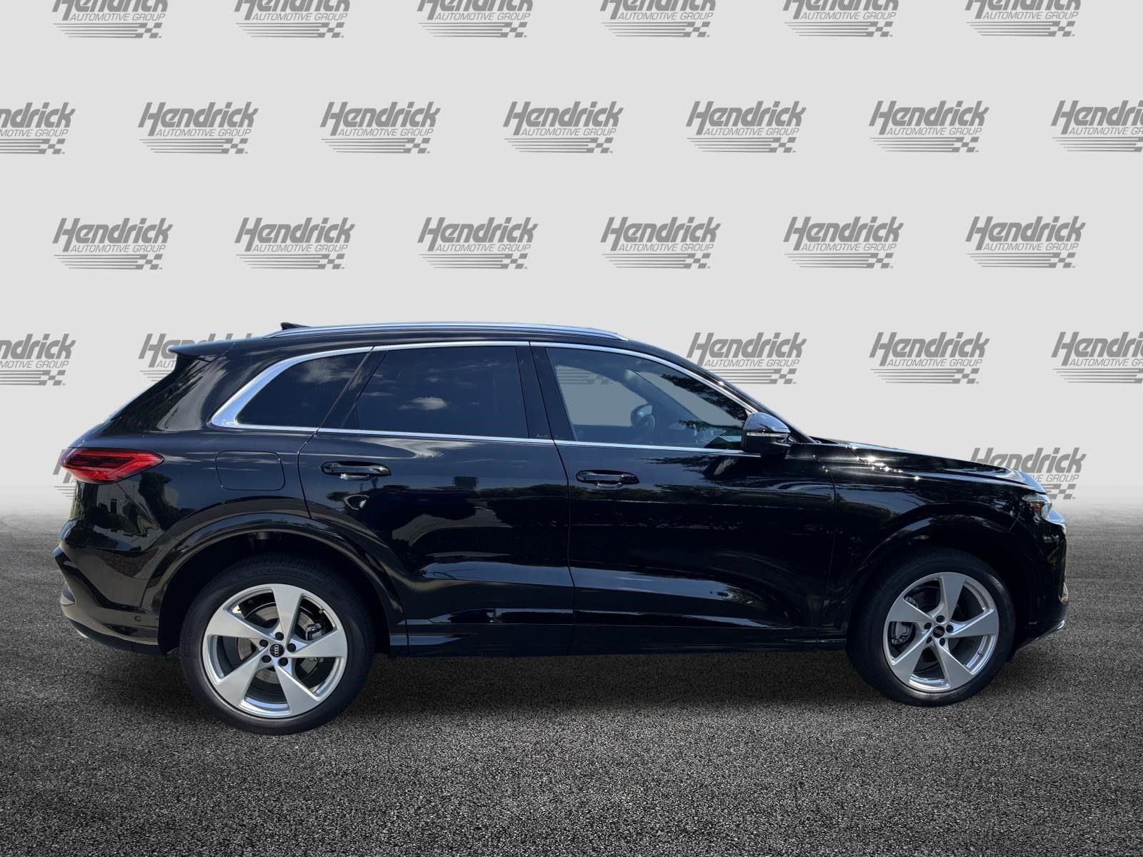 Certified 2025 Audi Q5 Premium AWD/4WD image 11