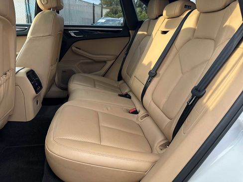 Used 2018 Porsche Macan S image 22