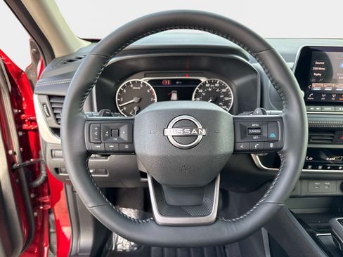 Used 2026 Nissan Rogue SV FWD image 28