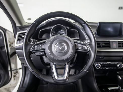 Used 2018 MAZDA MAZDA3 Touring FWD image 23