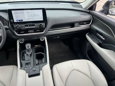 Used 2025 Toyota Grand Highlander FWD image 17