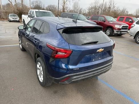 Used 2024 Chevrolet Trax LS w/ LS Convenience Package image 13