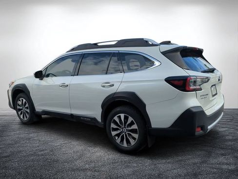 Used 2023 Subaru Outback Touring AWD/4WD image 6