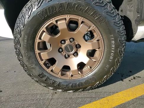 Used 2025 Toyota Tacoma Trailhunter image 8