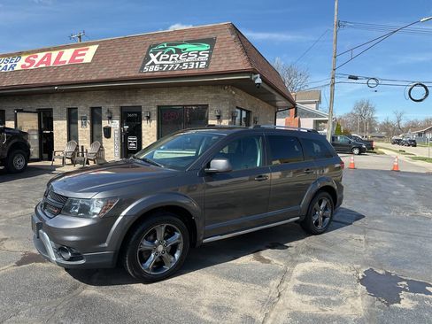 Used 2015 Dodge Journey Crossroad w/ Flexible Seating Group image 1