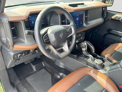 Used 2024 Ford Bronco Outer Banks AWD/4WD image 2